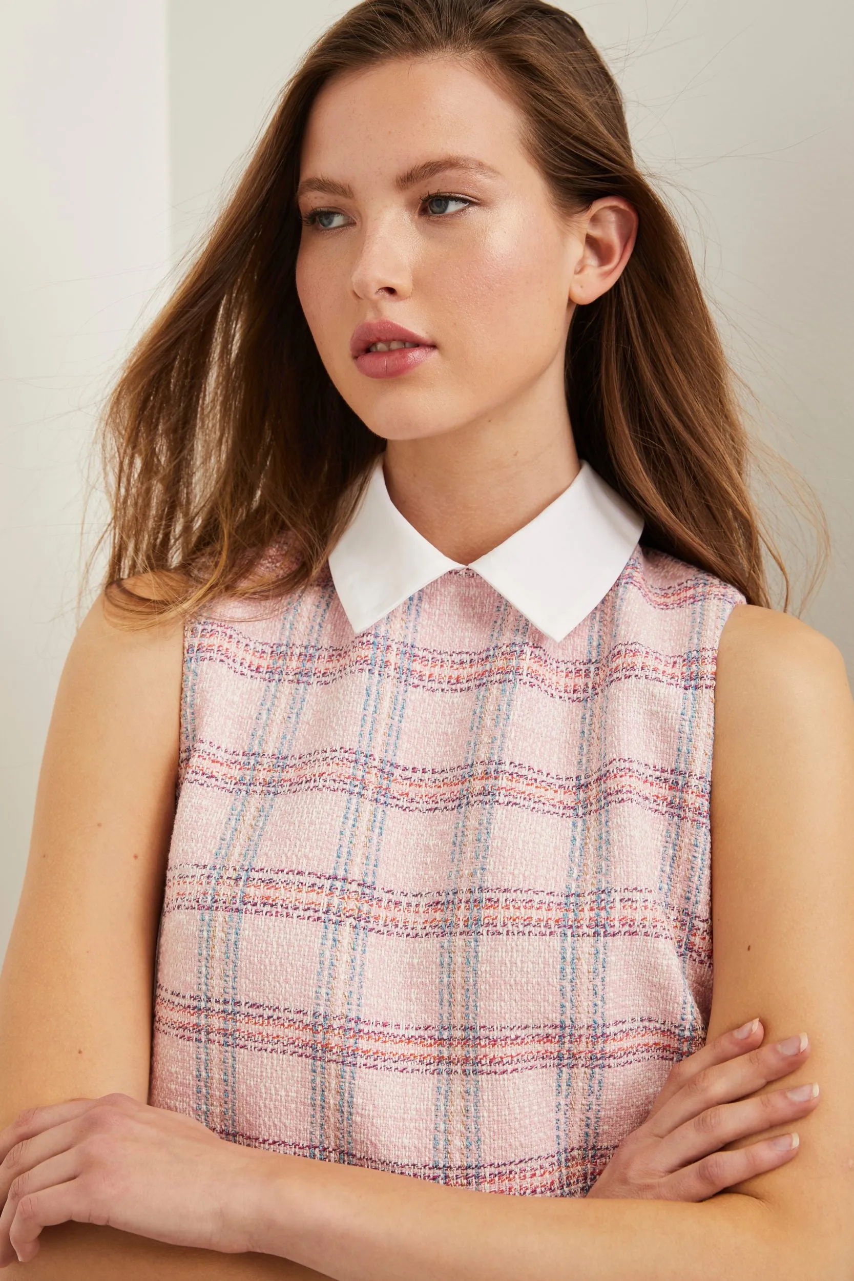 A line plaid dress with contrast collar