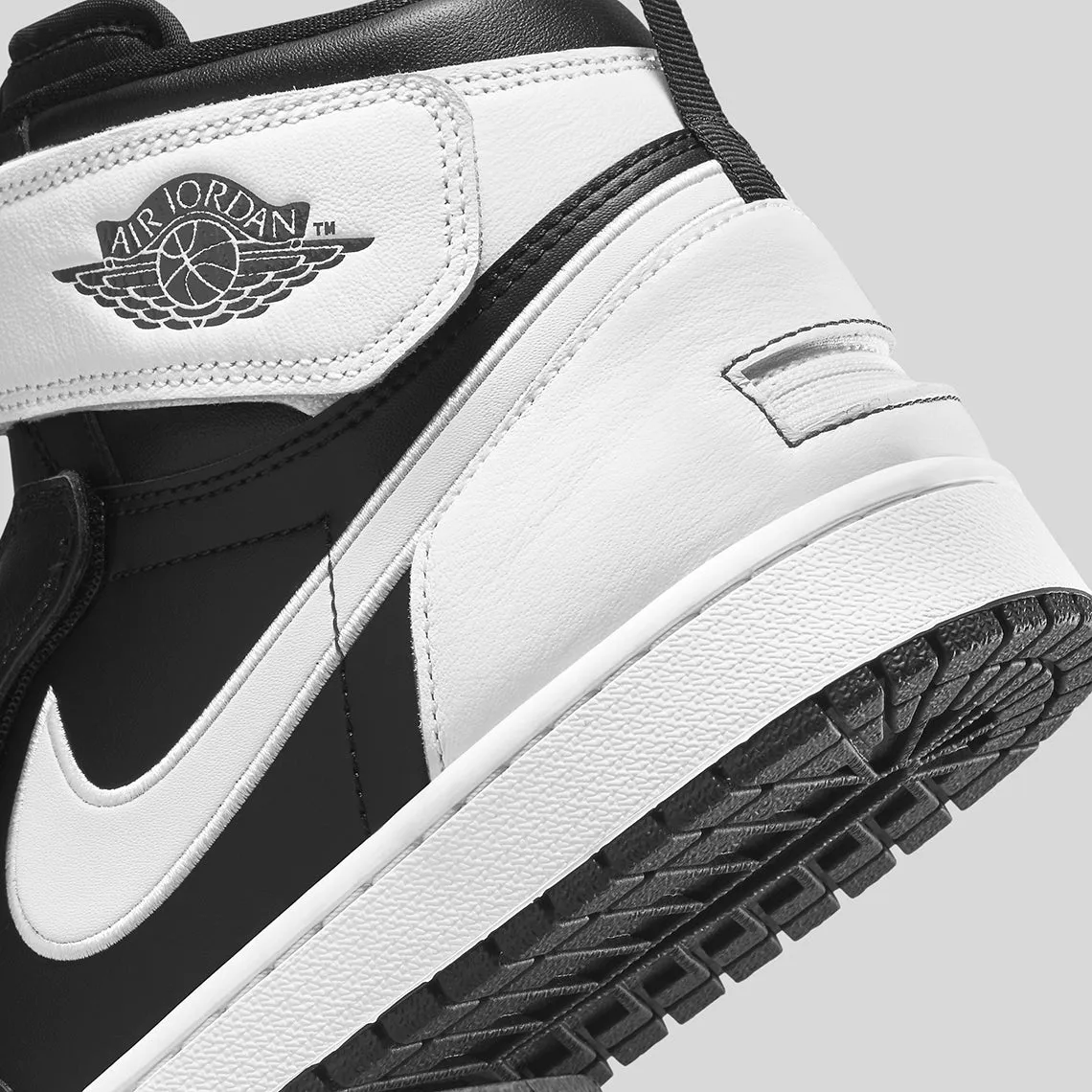 AIR JORDAN 1 HI FLYEASE BLACK WHITE